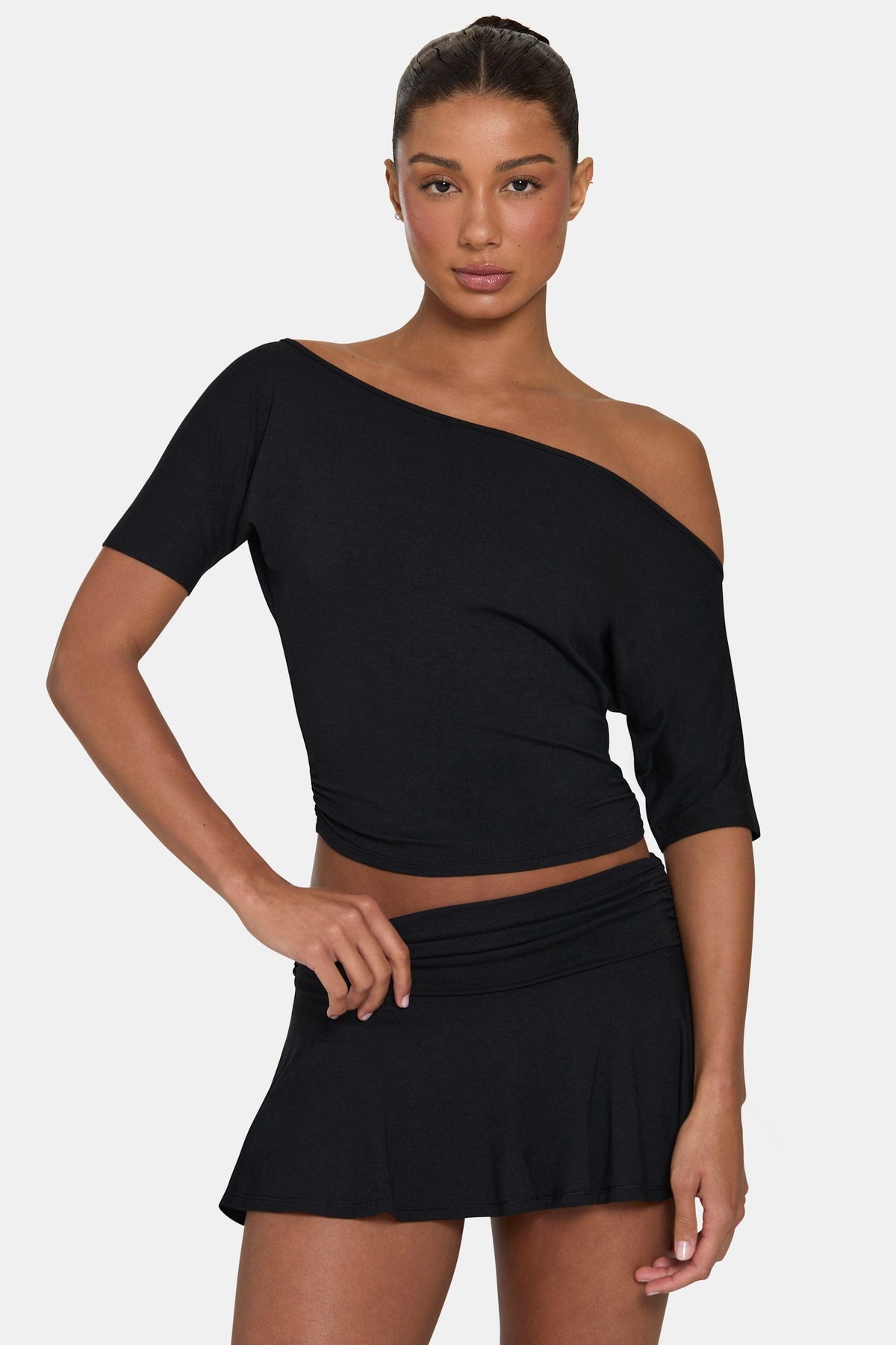 蝴蝶雲™ 黑色鬆身露肩上衣